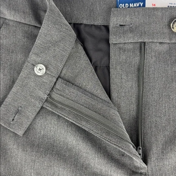 NWT! Old Navy Women's Charcoal Gray Mid-Rise Trouser Short - Picture 4 of 10